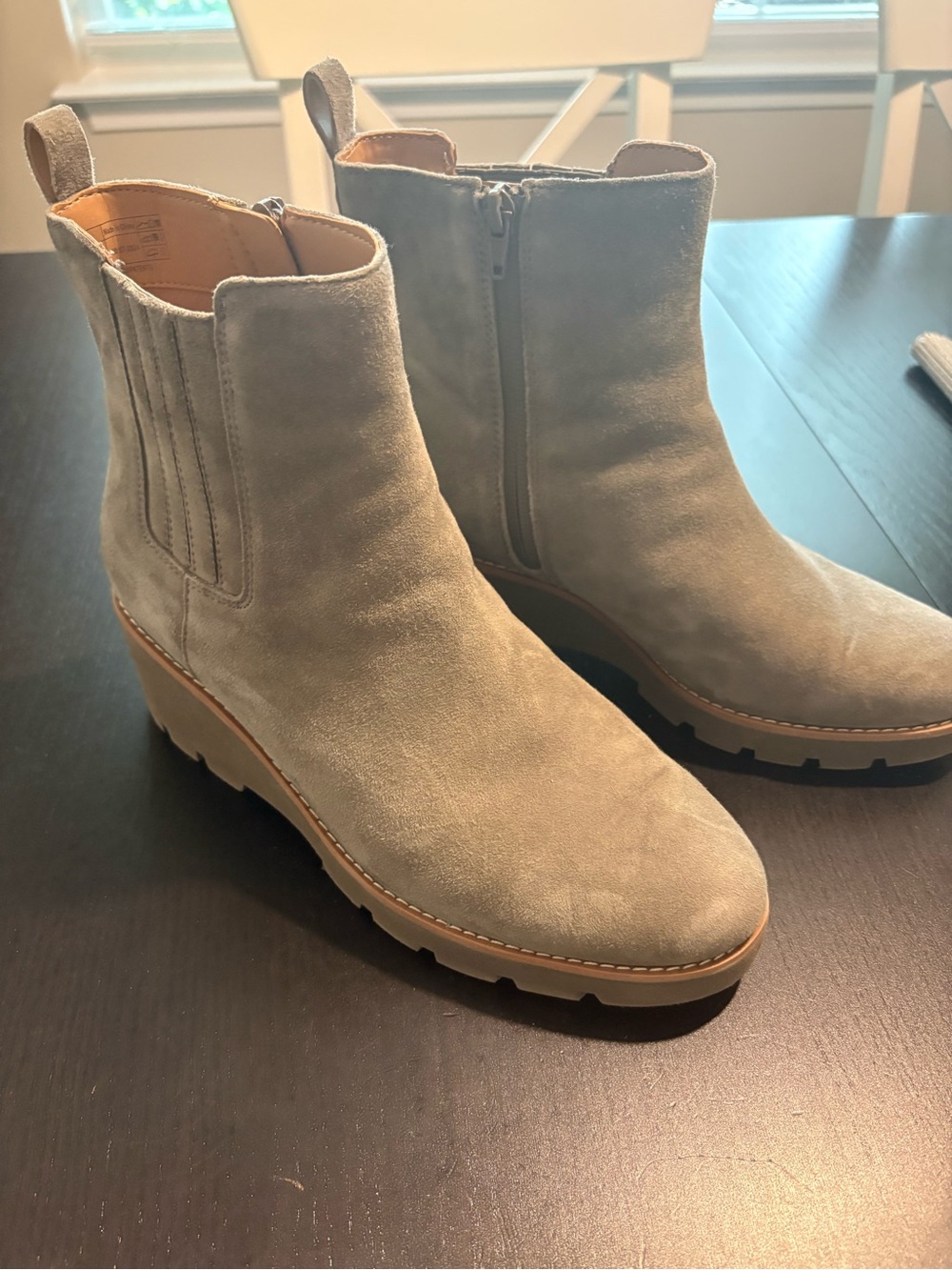 Vionic Aria Ankle Booties in Stone Grey Waxed Suede Size 9 *NWOT*